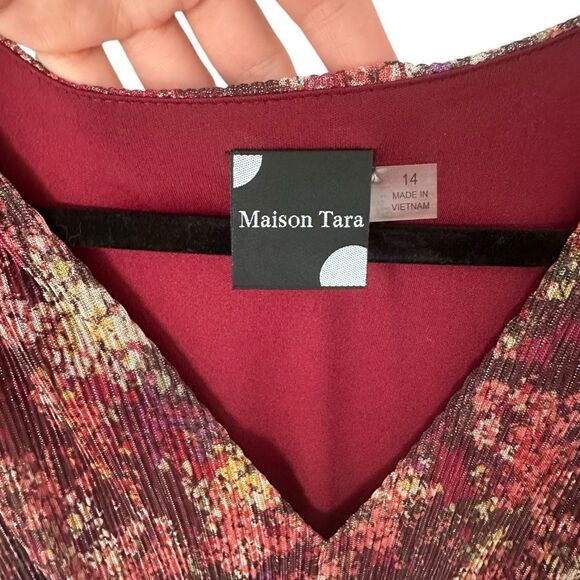 Maison Tara Curvy Size 14 Maroon Red Floral Metallic Pleat Fabric Dress - Picture 10 of 11